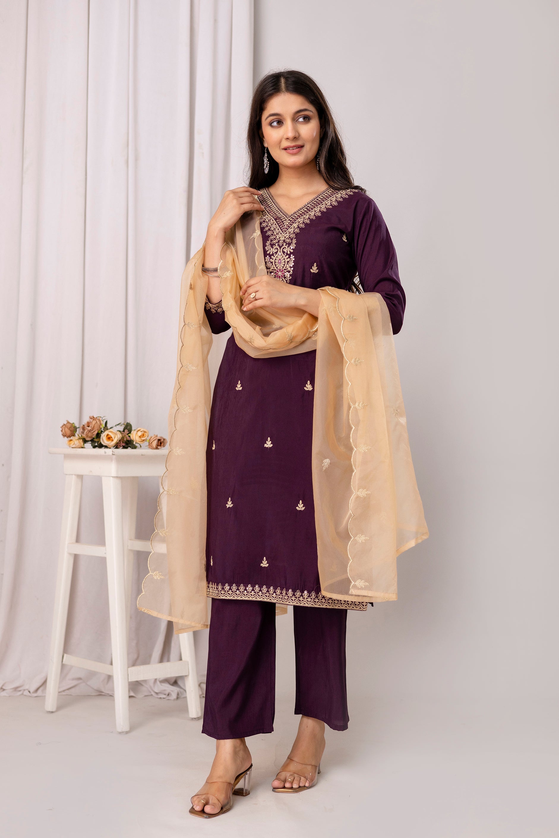 Modal Chanderi embroidered kurta pant dupatta set.