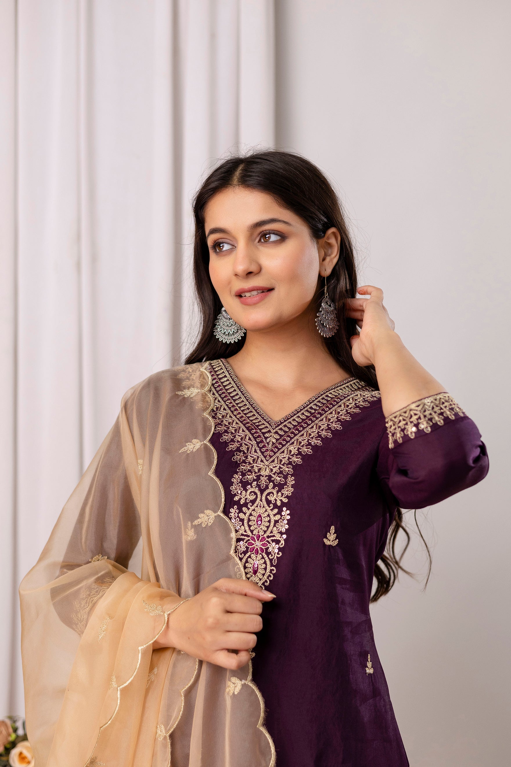 Modal Chanderi embroidered kurta pant dupatta set.