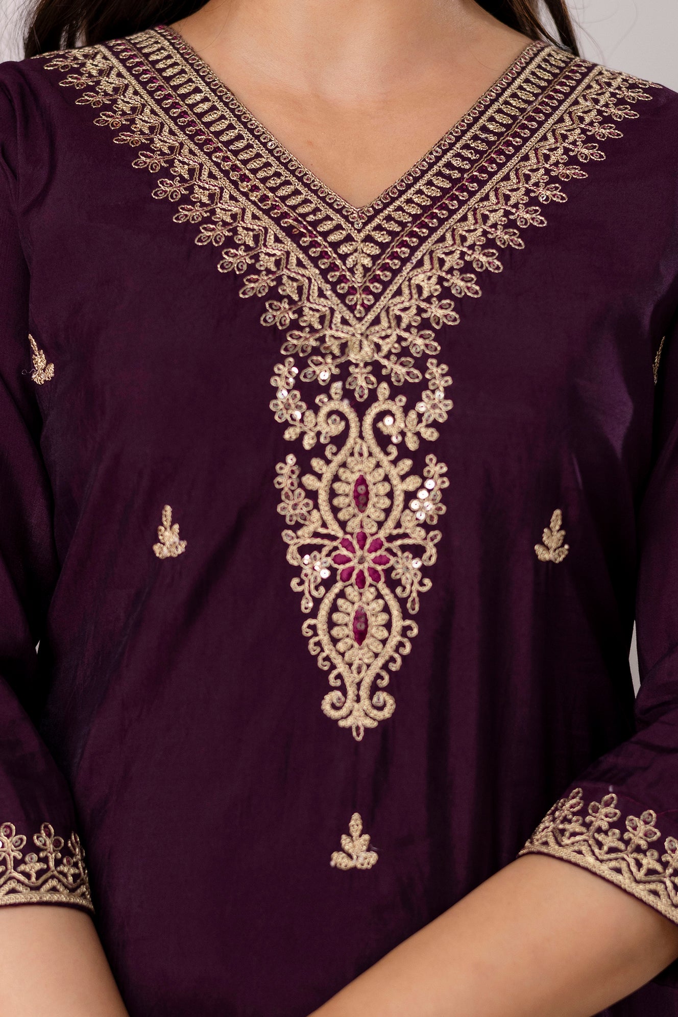 Modal Chanderi embroidered kurta pant dupatta set.